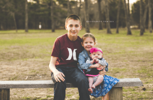 sibling motherhood mother dad sister fresh48 first birthday portrait gallagher caracciolo allison